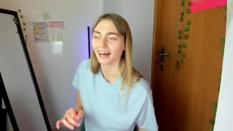 millie_lacroix online show from May 18, 2026, 2:45 pm