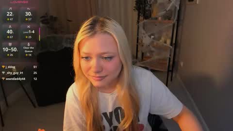 Snapshot of millie_vanillie chatting on October 22, 2025, 8:41 pm Millie online show from October 22, 2025, 8:41 pm