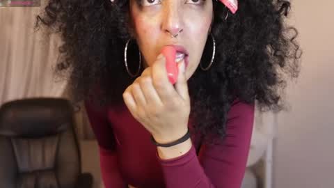 millie_volturi online show from May 30, 2026, 12:57 pm