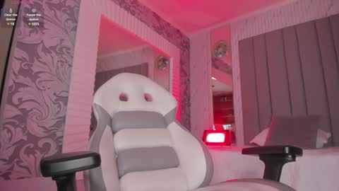 Snapshot of millieskinny_ chatting on January 3, 2025, 2:08 pm Ana Maria online show from January 3, 2025, 2:08 pm