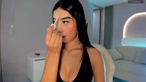 Snapshot of millieskinny_ chatting on October 14, 2025, 11:05 pm Ana Maria online show from October 14, 2025, 11:05 pm