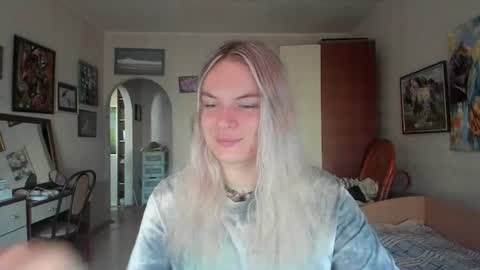 mili-kira online show from August 3, 2026, 4:22 am