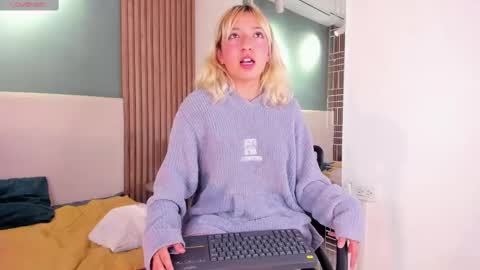 Snapshot of milly_cute chatting on March 4, 2025, 3:37 pm milly_cute online show from March 4, 2025, 3:37 pm