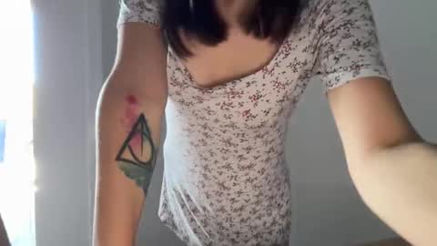 Snapshot of millypetite chatting on November 24, 2025, 2:11 am Milly online show from November 24, 2025, 2:11 am