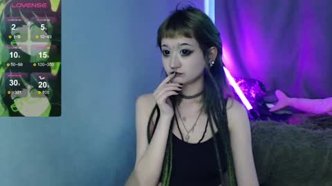 milten_trish online show from April 21, 2026, 2:51 am
