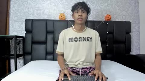 Snapshot of miltondelis chatting on November 1, 2025, 12:12 am miltondelis online show from November 1, 2025, 12:12 am