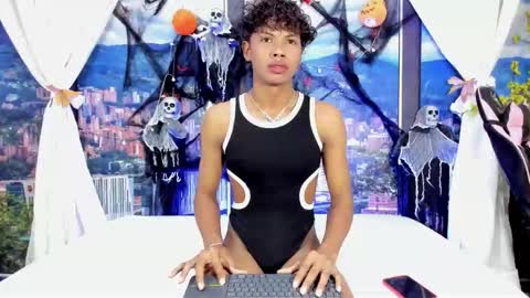 Snapshot of miltondelis chatting on November 4, 2025, 5:06 am miltondelis online show from November 4, 2025, 5:06 am