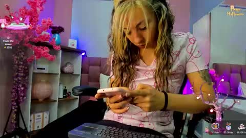 Snapshot of milu_beluci chatting on November 11, 2025, 2:17 pm Milu Belucci online show from November 11, 2025, 2:17 pm