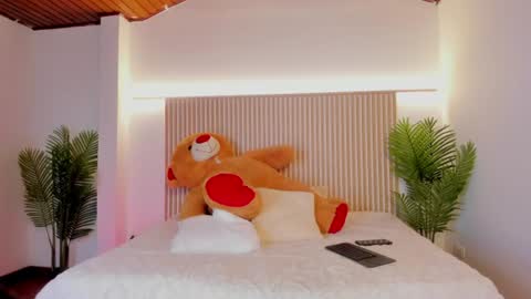 Snapshot of milu_blossom chatting on July 9, 2026, 11:58 am miluu online show from July 9, 2026, 11:58 am