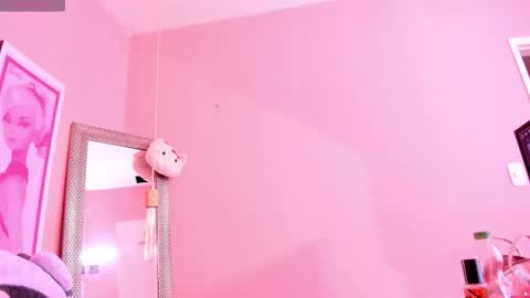 milu_carbajal_x online show from March 4, 2026, 4:07 am