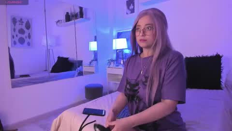 Snapshot of miluu_dh chatting on November 13, 2025, 12:37 pm Miluu DH online show from November 13, 2025, 12:37 pm