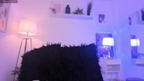 Miluu DH online show from January 7, 2026, 6:21 pm