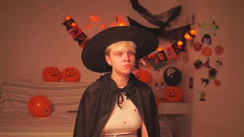 Sonya online show from October 30, 2025, 1:12 pm