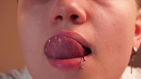 Sonya online show from November 15, 2025, 2:13 pm