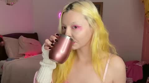 Snapshot of mimsymarlo chatting on December 26, 2024, 12:25 am mimsymarlo online show from December 26, 2024, 12:25 am