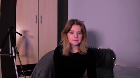 hi Im Mina  online show from December 9, 2024, 8:44 am