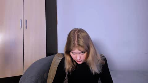 hi Im Mina  online show from December 11, 2024, 4:49 am