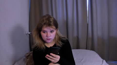 hi Im Mina  online show from January 17, 2025, 4:39 am