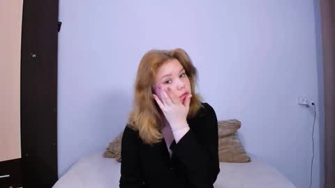 hi Im Mina  online show from September 15, 2025, 1:38 am