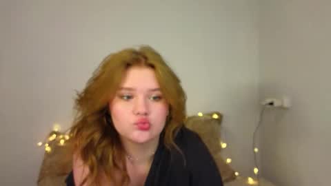 Snapshot of mina27372 chatting on February 7, 2026, 3:27 pm hi Im Mina online show from February 7, 2026, 3:27 pm