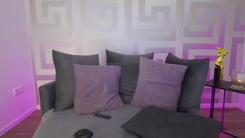 Mina online show from February 11, 2025, 9:09 am