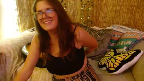 Mindy online show from October 22, 2025, 7:41 am