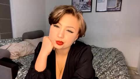 Snapshot of mingjorgenson chatting on October 10, 2025, 6:18 pm Luna Moon online show from October 10, 2025, 6:18 pm