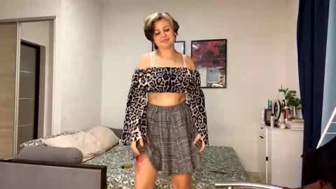 Snapshot of mingjorgenson chatting on October 19, 2025, 7:14 pm Luna Moon online show from October 19, 2025, 7:14 pm