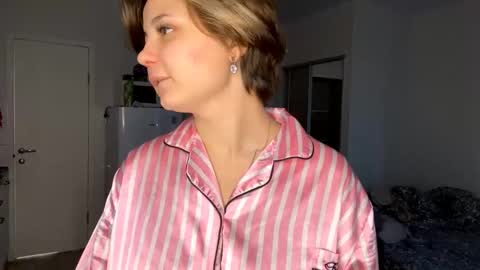 Snapshot of mingjorgenson chatting on November 3, 2025, 1:12 pm Luna Moon online show from November 3, 2025, 1:12 pm