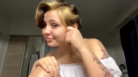 Snapshot of mingjorgenson chatting on November 7, 2025, 1:22 pm Luna Moon online show from November 7, 2025, 1:22 pm