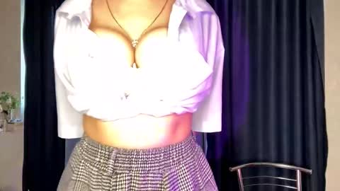 Snapshot of mingjorgenson chatting on November 10, 2025, 1:21 pm Luna Moon online show from November 10, 2025, 1:21 pm