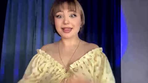 Snapshot of mingjorgenson chatting on November 19, 2025, 5:02 pm Luna Moon online show from November 19, 2025, 5:02 pm