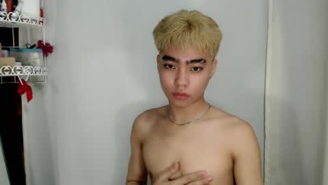 mingkla_man online show from April 14, 2026, 11:22 pm