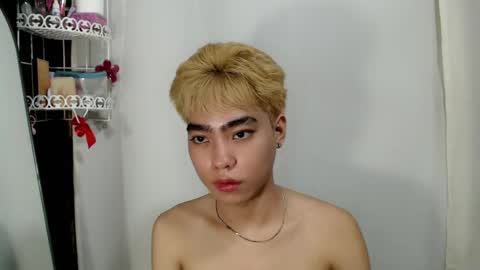 mingkla_man online show from April 24, 2026, 12:18 pm