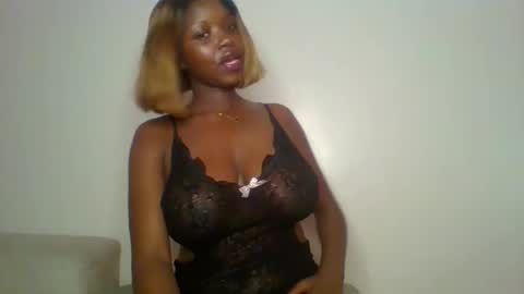 STRAWBERRY online show from April 25, 2026, 8:50 pm