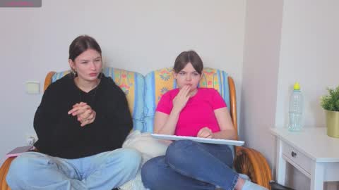 Snapshot of mini_bunny_mini chatting on September 12, 2025, 6:13 am KarinaLeila online show from September 12, 2025, 6:13 am