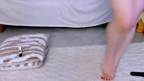 mini_rony online show from December 17, 2025, 6:08 am