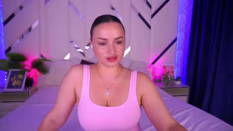 minifox_ online show from October 5, 2025, 7:07 am