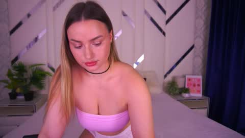 minifox_ online show from November 8, 2025, 8:36 am