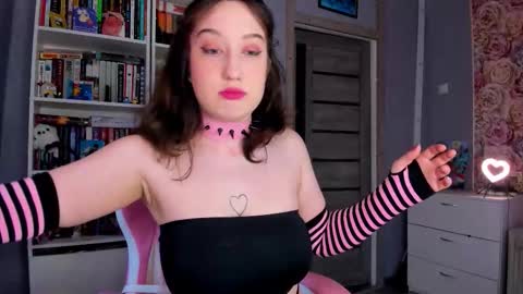 Snapshot of minionkaaa chatting on October 31, 2025, 10:49 am Ariana online show from October 31, 2025, 10:49 am