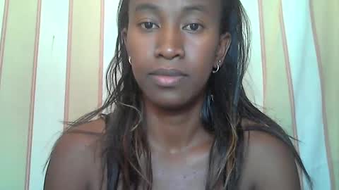 Snapshot of minouch211907 chatting on January 24, 2025, 11:04 am minouch211907 online show from January 24, 2025, 11:04 am