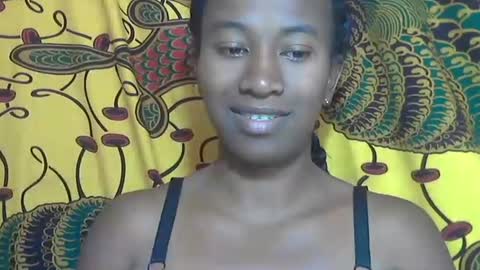 Snapshot of minouch211907 chatting on October 18, 2025, 7:53 am minouch211907 online show from October 18, 2025, 7:53 am