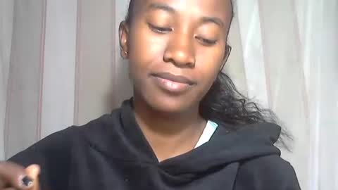 Snapshot of minouch211907 chatting on October 20, 2025, 2:45 am minouch211907 online show from October 20, 2025, 2:45 am