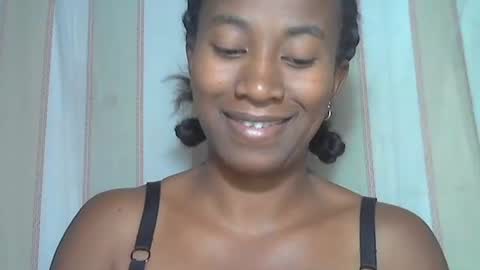 Snapshot of minouch211907 chatting on November 5, 2025, 6:52 pm minouch211907 online show from November 5, 2025, 6:52 pm