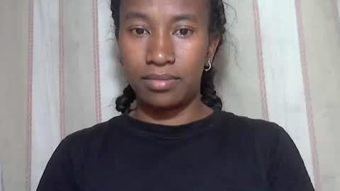 Snapshot of minouch211907 chatting on November 11, 2025, 6:13 am minouch211907 online show from November 11, 2025, 6:13 am