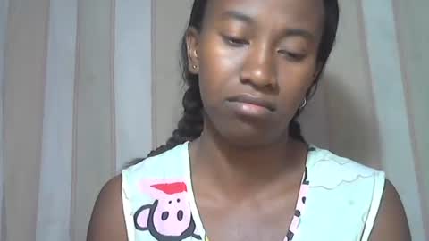 minouch211907 online show from November 22, 2025, 3:38 am