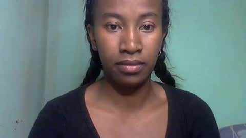 minouch211907 online show from May 25, 2026, 3:12 am