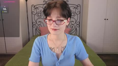 Snapshot of mint_fairy chatting on September 26, 2025, 3:16 pm Olivia online show from September 26, 2025, 3:16 pm