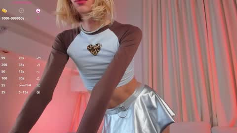 Snapshot of mintlackey chatting on November 6, 2025, 7:53 am Lianna online show from November 6, 2025, 7:53 am