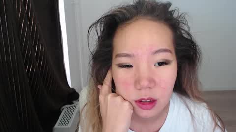 mira_g online show from October 22, 2025, 1:11 pm